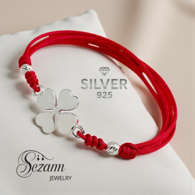 гривна с червен конец и сребърна детелина проба 925