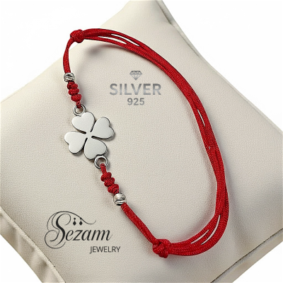 гривна с червен конец и сребърна детелина проба 925