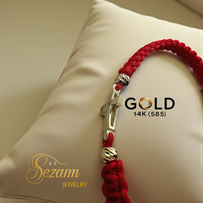 Златна гривна с червен конец и кръсче с камък  14K – Sezam Jewelry