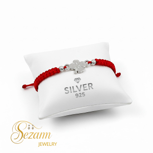 Сребърна гривна с детелина от сребро 925 и червен конец – талисман за късмет