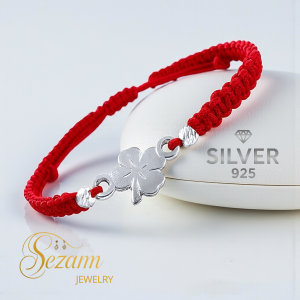 Сребърна гривна с детелина от сребро 925 и червен конец – талисман за късмет
