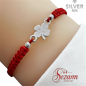 Сребърна гривна с детелина от сребро 925 и червен конец – талисман за късмет