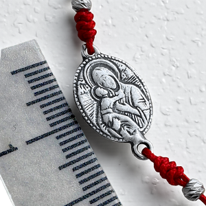  сребърна гривна с Богородица 925 червен конец - подарък с послание