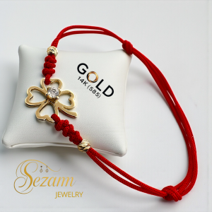 Гривна с червен конец и златна детелина 10 мм с цирконии 14К (585)