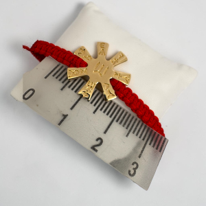 Плетена макраме гривна със златна розета 14K (585) – розета 17 мм, червена или черна